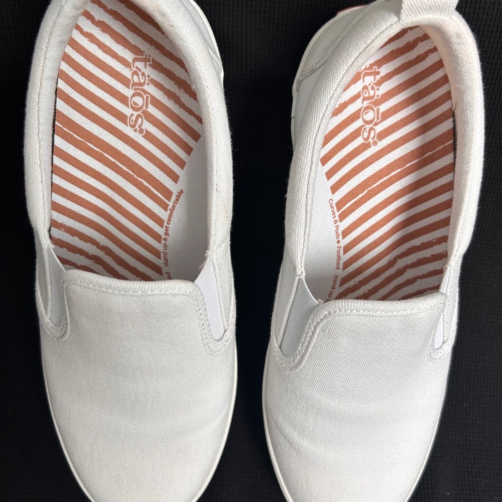 TAOS DANDY WHITE CANVAS SLIP-ON SHOES